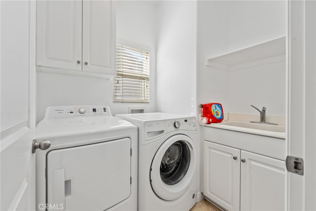 4816 Gregory Road Riverside, CA 92501 - Photo 27 of 55 a utility room with dryer and washer