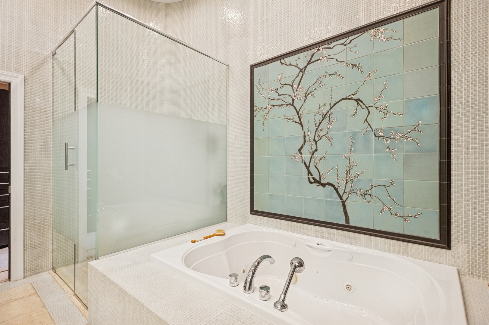 23 North Green Street, Unit 504 Chicago, IL 60607 - Photo 19 of 30 a bathroom with a bathtub and shower