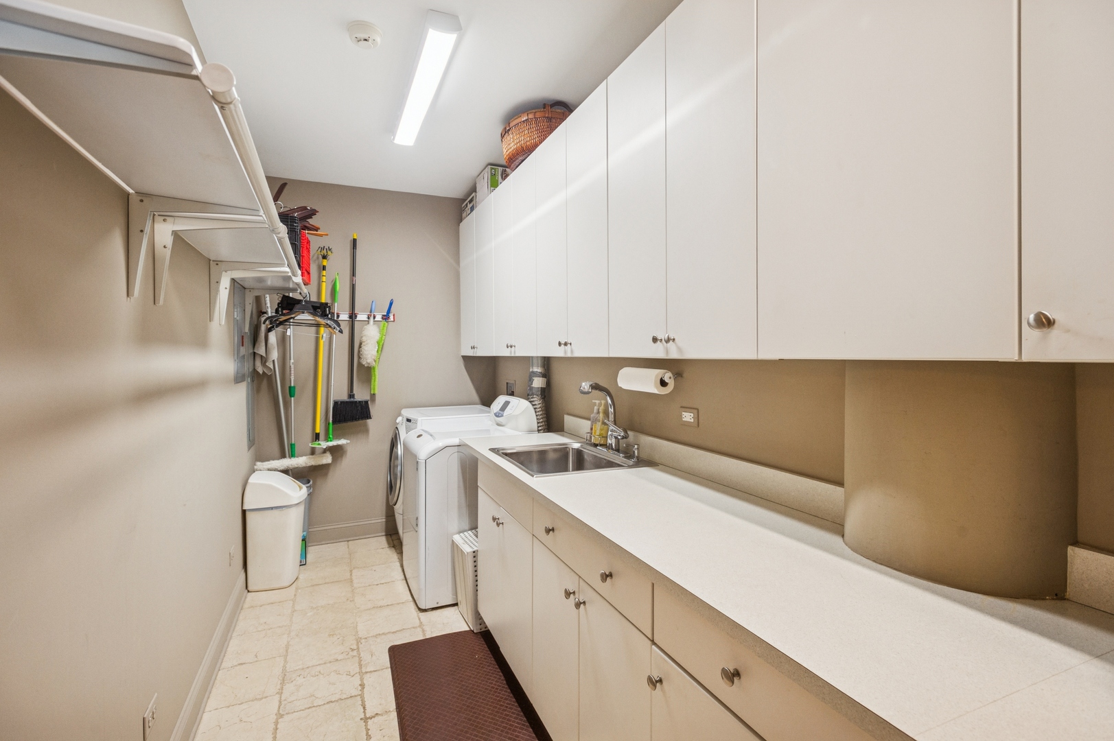 23 North Green Street, Unit 504 Chicago, IL 60607 - Photo 25 of 30 a utility room with cabinets