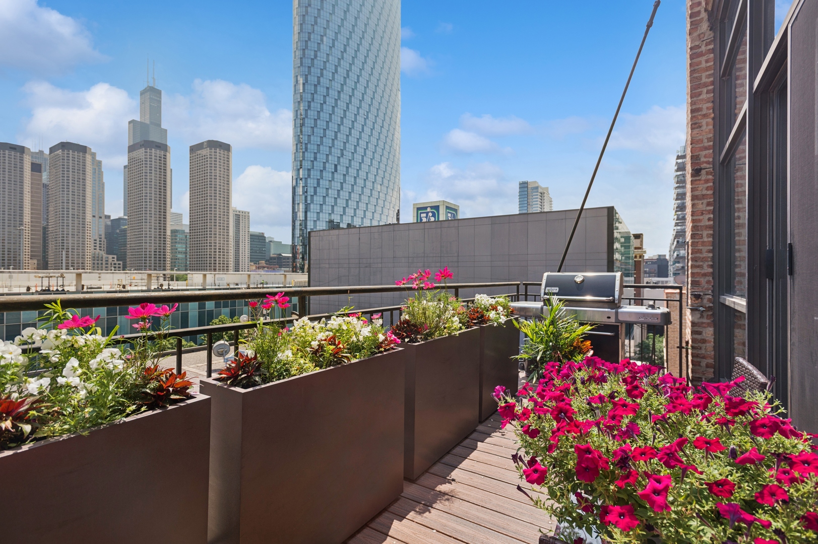 23 North Green Street, Unit 504 Chicago, IL 60607 - Photo 8 of 30 a city view