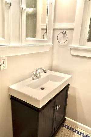 $1,000 | 4919 Murdoch Avenue, Unit 2W, St. Louis, MO 63109