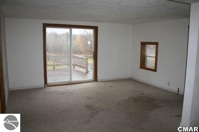 6135 South West County Line Road Blanchard, MI 49310 - Photo 12 of 25 1766680-11.JPG