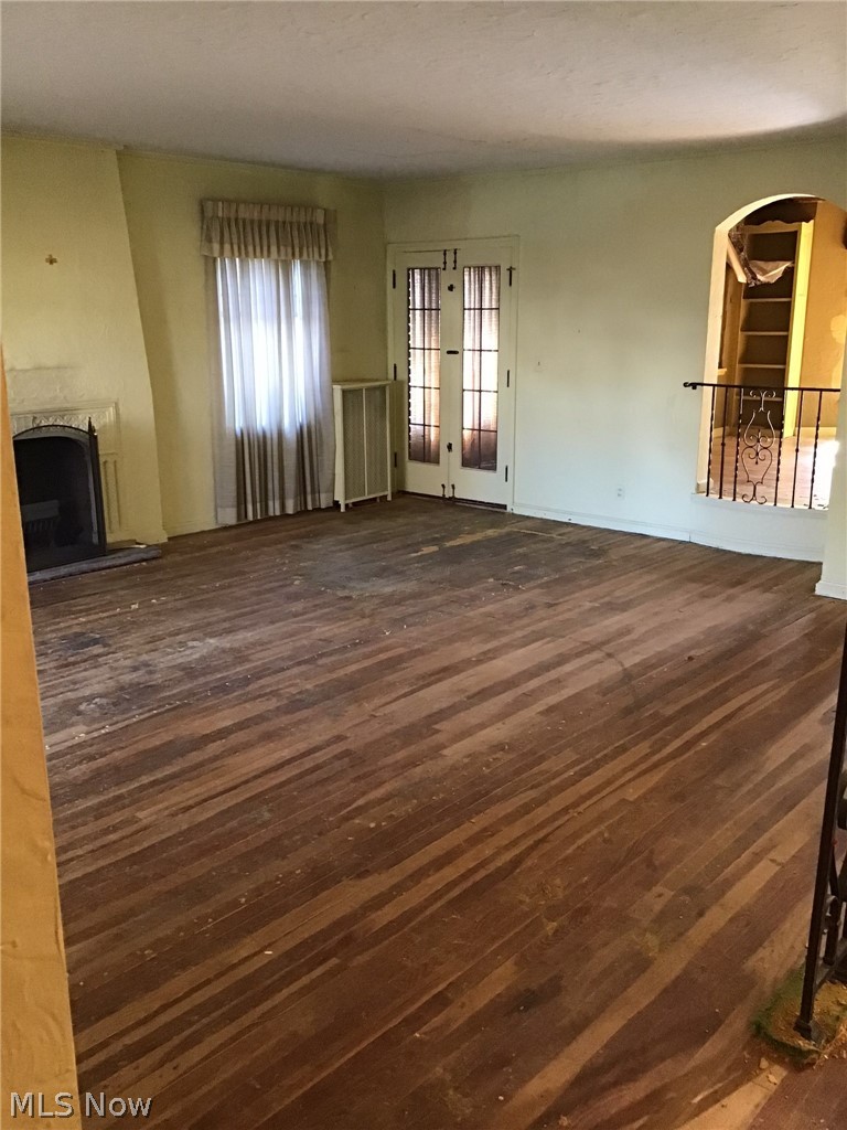 15608 Glynn Road Cleveland, OH 44112 - Photo 3 of 33 Gallery Image 3
