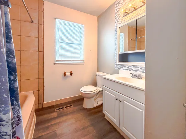 $1,300 | 10111 Corning Street, Oak Park, MI 48237