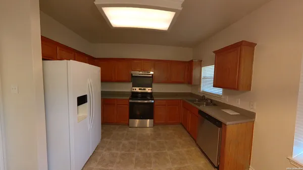 $2,000 | 16902 Graham Walk, San Antonio, TX 78247