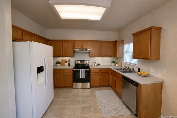 $2,000 | 16902 Graham Walk, San Antonio, TX 78247