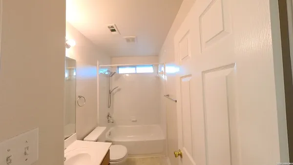 $2,000 | 16902 Graham Walk, San Antonio, TX 78247