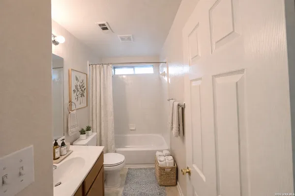 $2,000 | 16902 Graham Walk, San Antonio, TX 78247