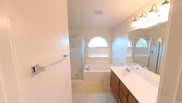 $2,000 | 16902 Graham Walk, San Antonio, TX 78247