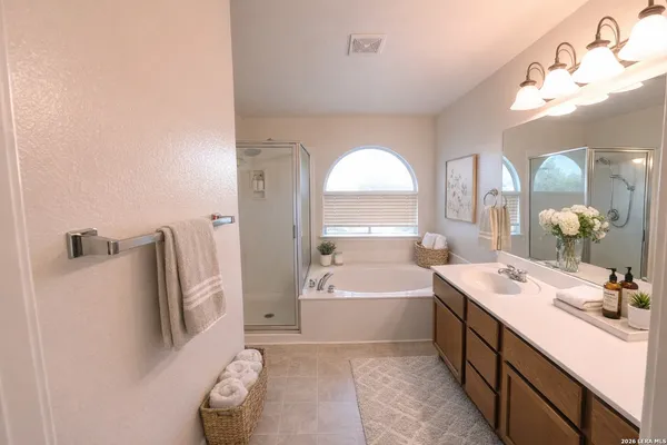 $2,000 | 16902 Graham Walk, San Antonio, TX 78247