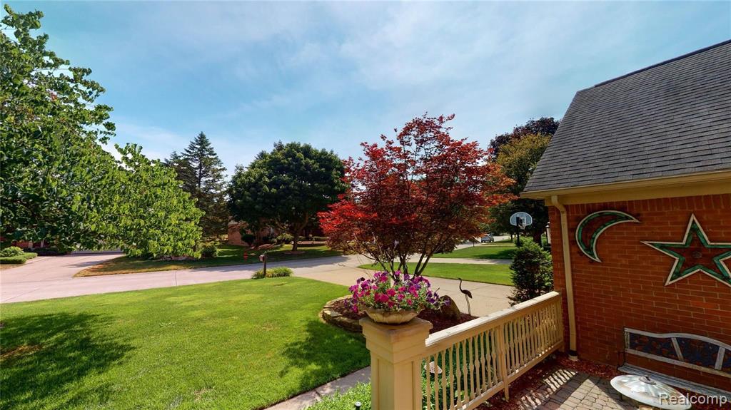 1343 Kingspath Drive Rochester Hills, MI 48306 - Photo 3 of 44