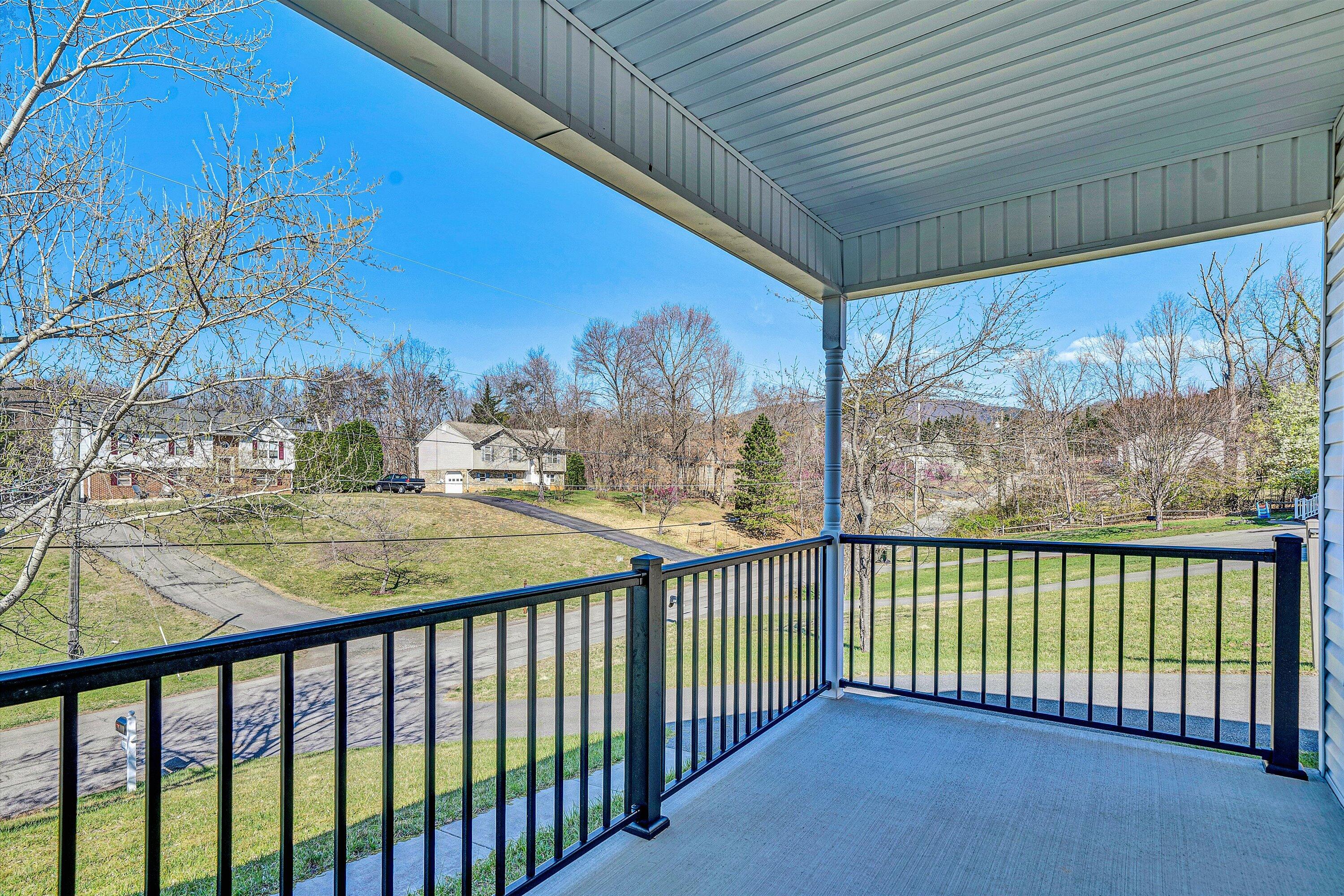 720 Camp North Road Salem, VA 24153 - Photo 4 of 31 04-DSC00066
