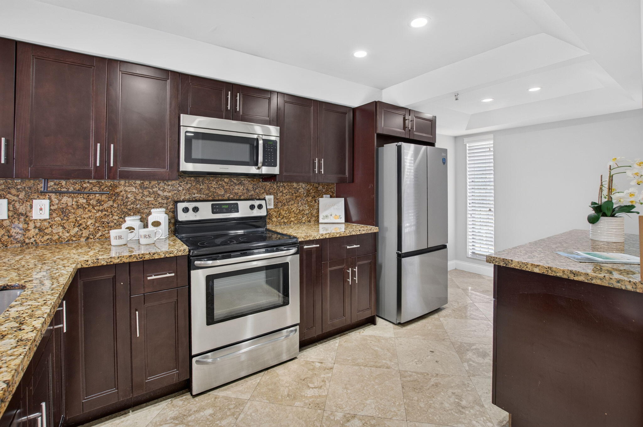 20 Royal Palm Way, Unit 3010 Boca Raton, FL 33432 - Photo 12 of 39 The Kitchen