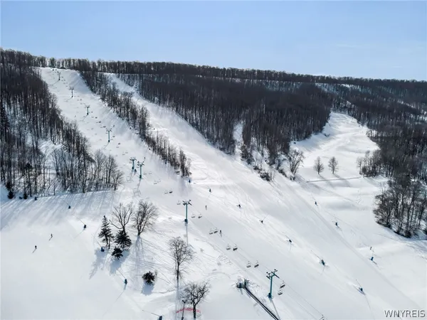 $599,900 | 1013 Eagle Drive, Great Valley, NY 14741