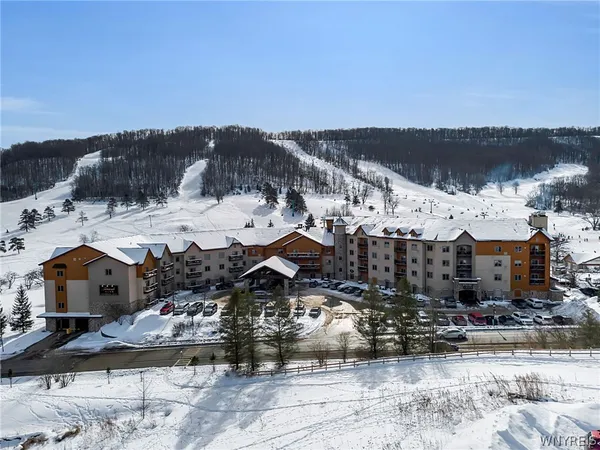 $599,900 | 1013 Eagle Drive, Great Valley, NY 14741