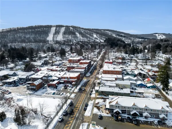 $599,900 | 1013 Eagle Drive, Great Valley, NY 14741