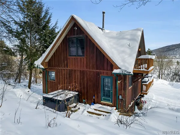 $599,900 | 1013 Eagle Drive, Great Valley, NY 14741