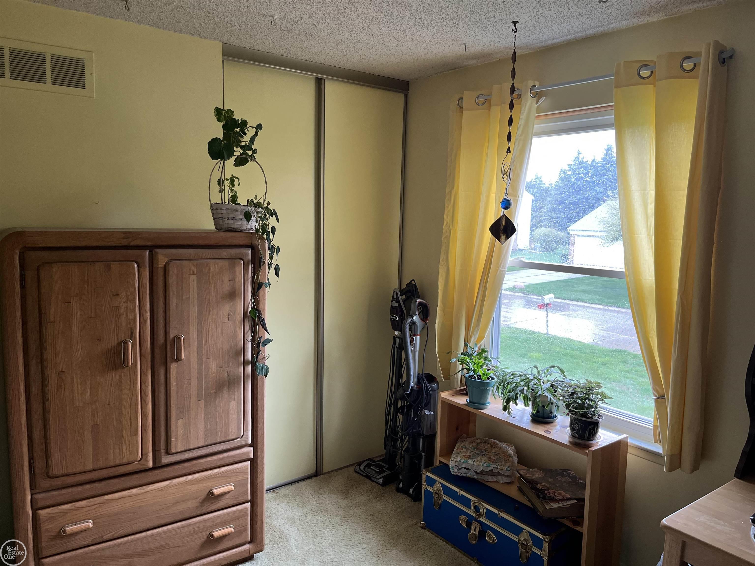 976 Hadley Road Rochester Hills, MI 48307 - Photo 15 of 26