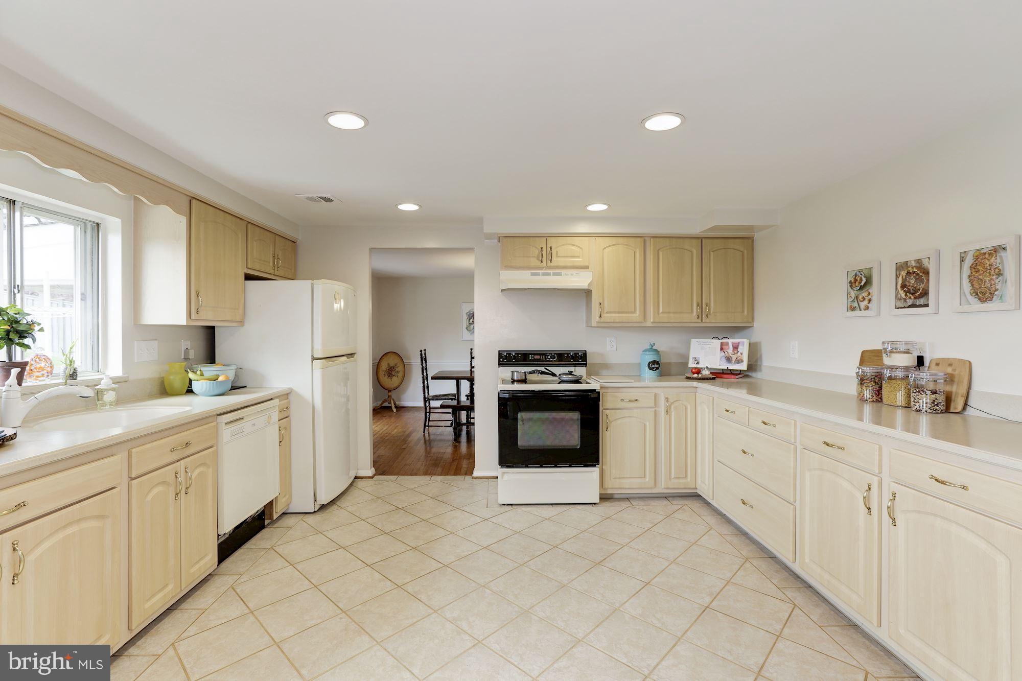 3113 Winifred Drive Burtonsville, MD 20866 - Photo 13 of 31 Spacious, updated kitchen