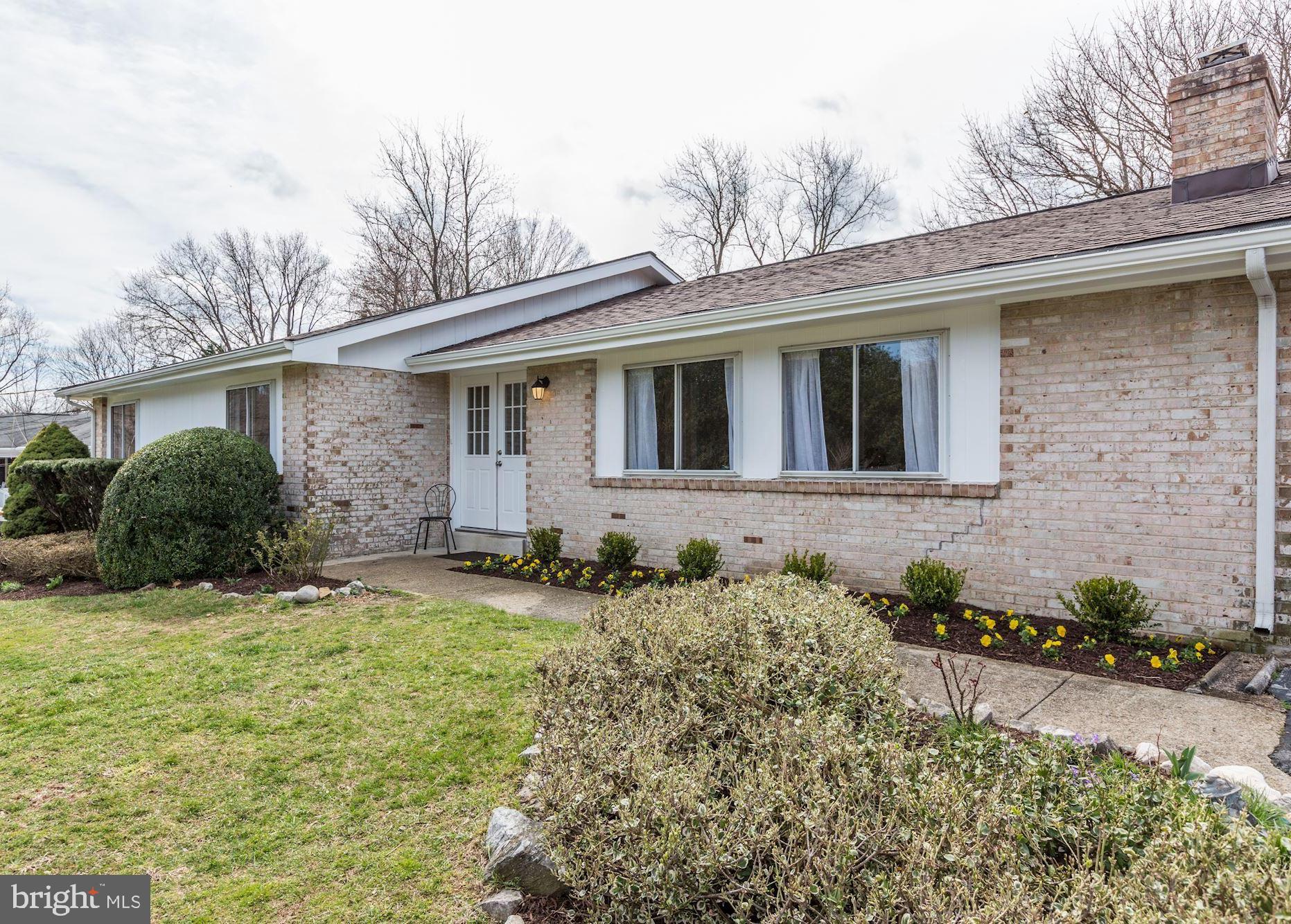 3113 Winifred Drive Burtonsville, MD 20866 - Photo 3 of 31 Welcoming entry