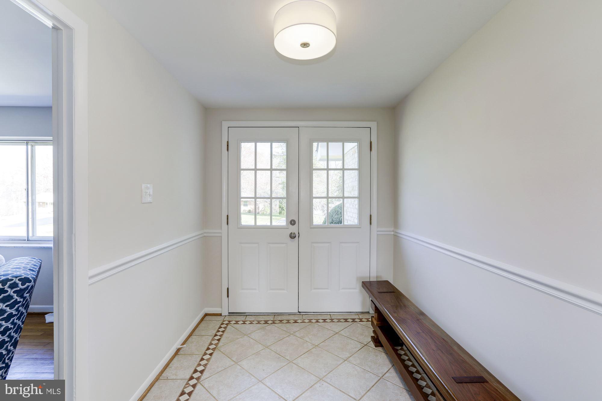 3113 Winifred Drive Burtonsville, MD 20866 - Photo 5 of 31 Foyer