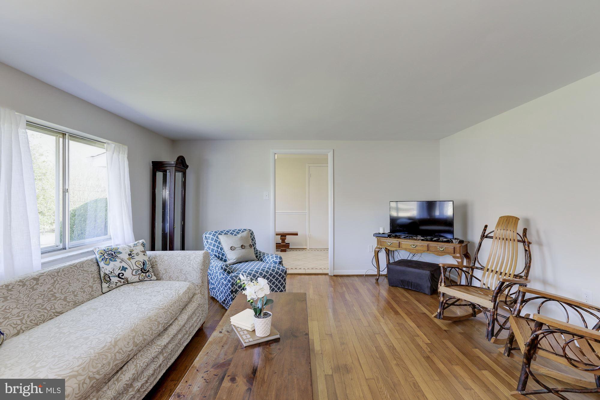 3113 Winifred Drive Burtonsville, MD 20866 - Photo 9 of 31 Oversized living room