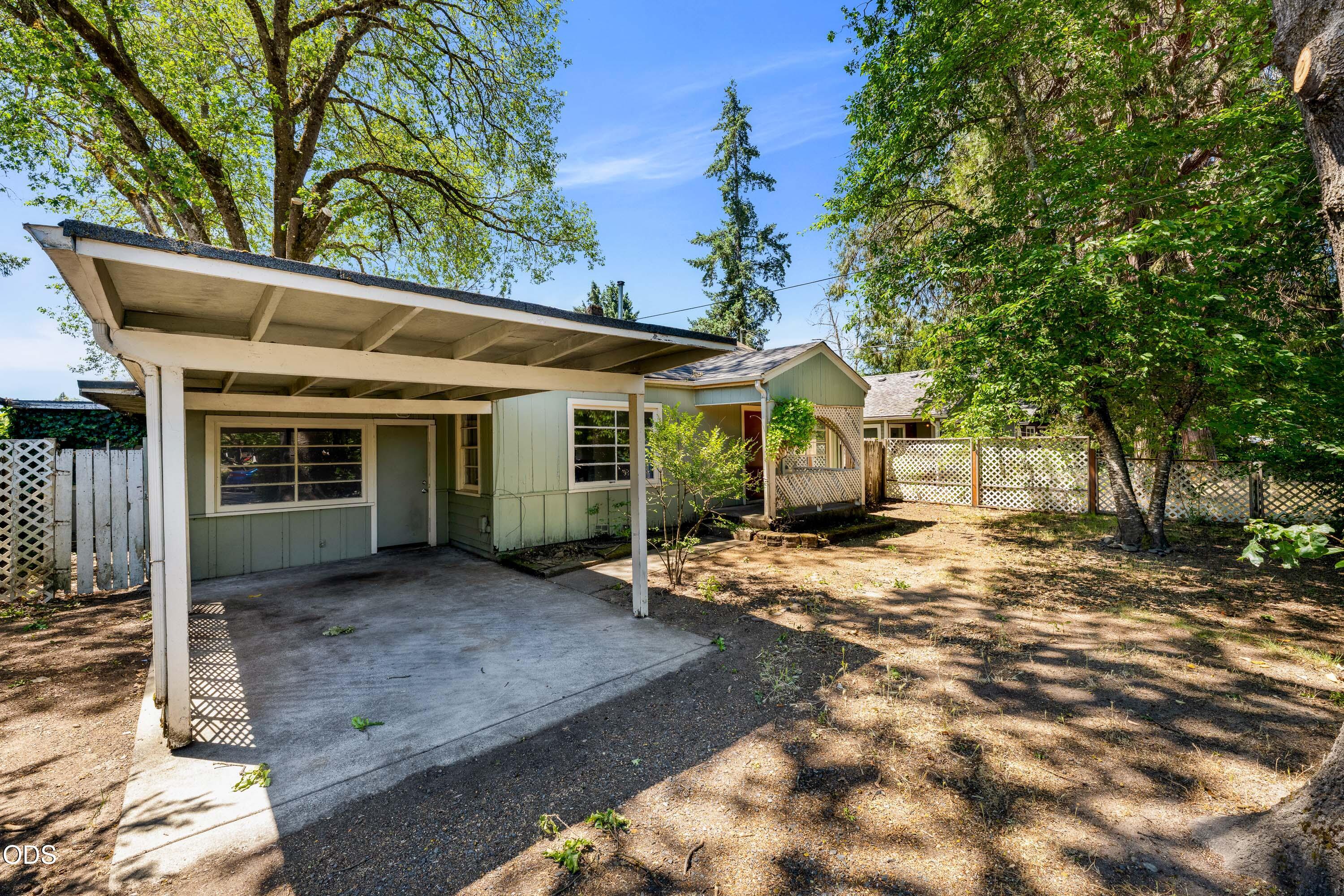 1711 Southwest J Street Grants Pass, OR 97526 - Photo 2 of 18