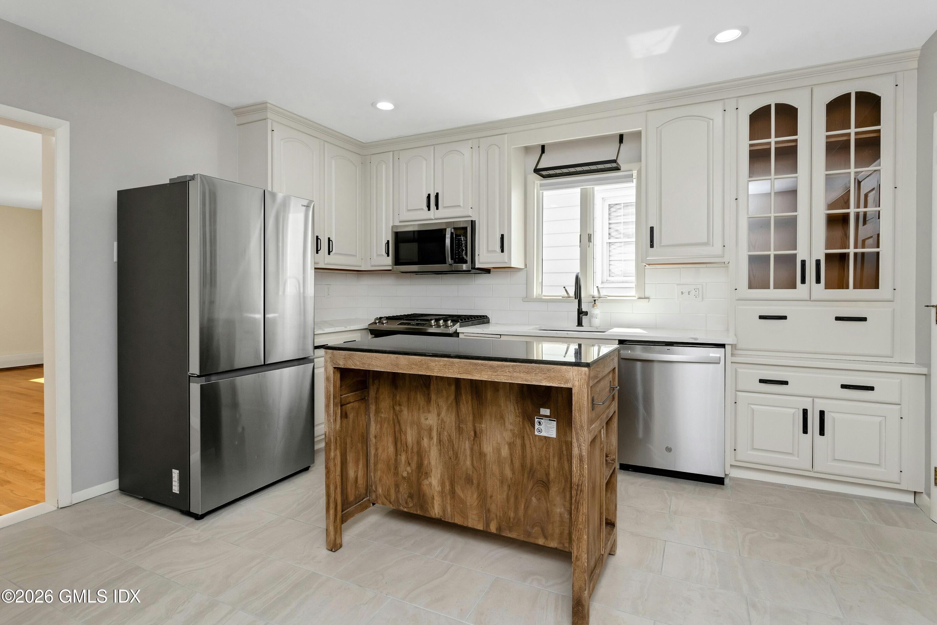 37 Gerry Street, Unit A Greenwich, CT 06830 - Photo 6 of 23 006-491883-_X0A4268_14599388