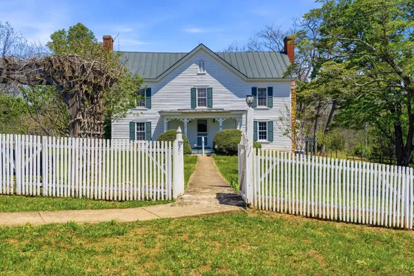 $2,500,000 | 15 Chilton Lane, Sperryville, VA 22740
