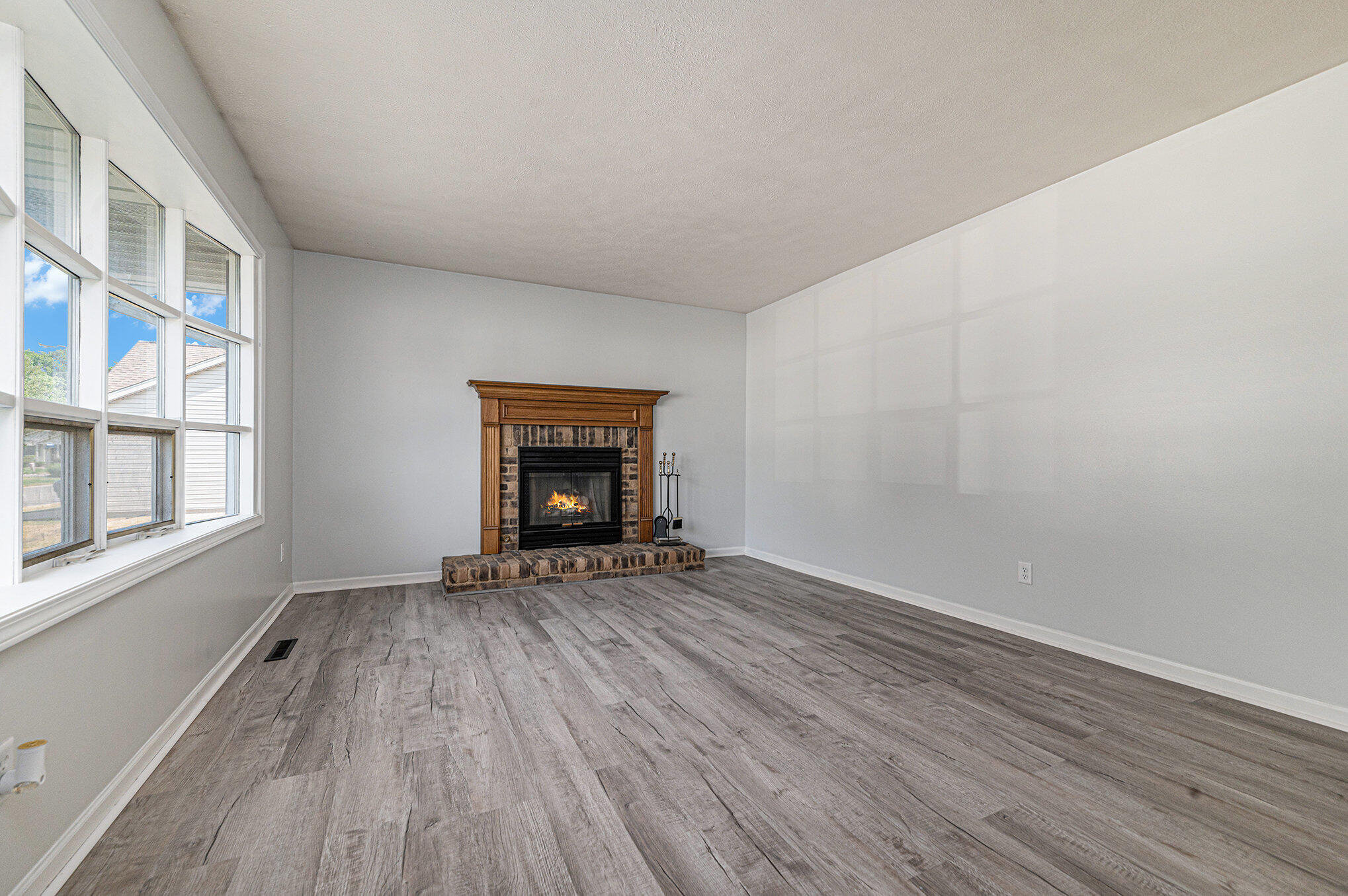 1710 Stone Mill Road Kalamazoo, MI 49006 - Photo 4 of 26 006_converted