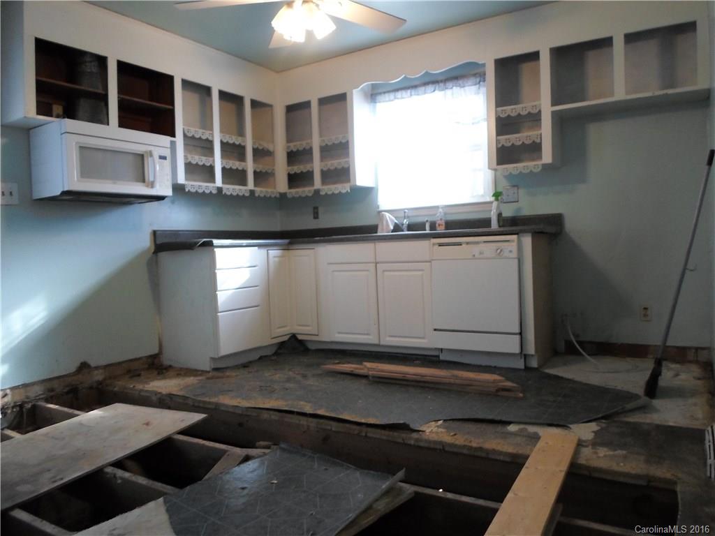 908 Clanton Road Charlotte, NC 28217 - Photo 5 of 17 Gallery Image 5