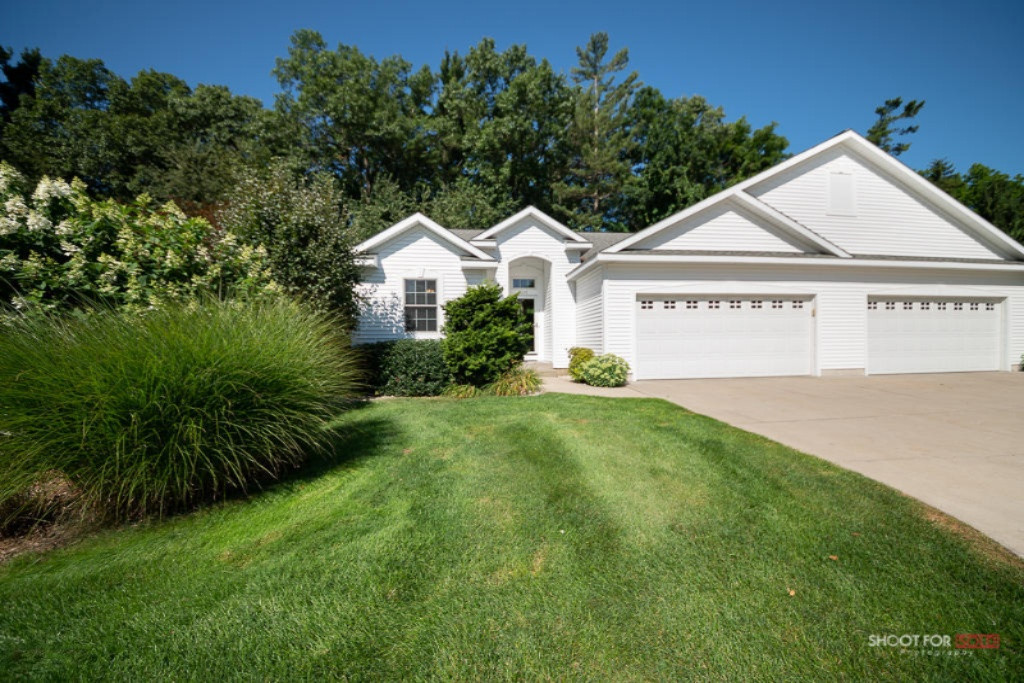 129 Stone Gate Court Spring Lake, MI 49456 - Photo 2 of 37 02129StoneGate LoRes
