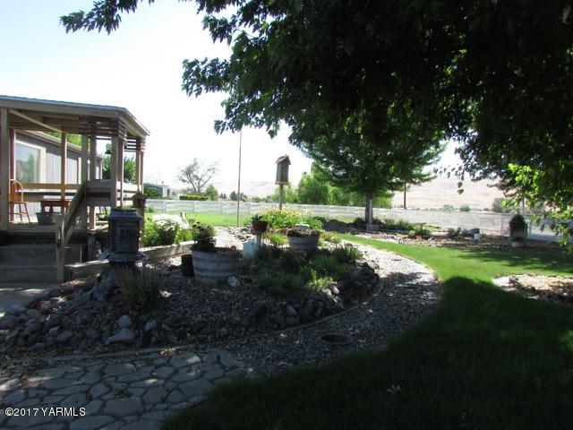 96802 West Good Road Prosser, WA 99350 - Photo 2 of 15 a view of a park with large trees