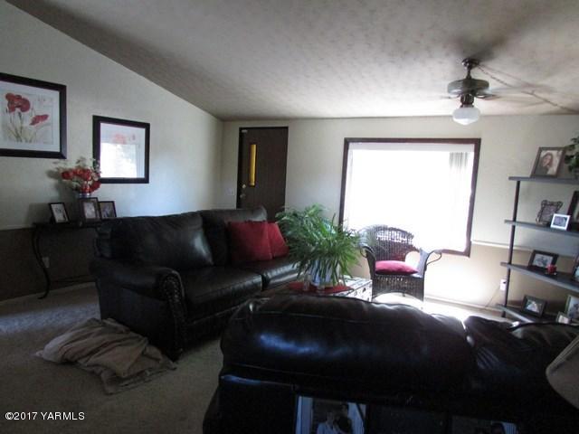 96802 West Good Road Prosser, WA 99350 - Photo 5 of 15 a living room with furniture and a potted plant