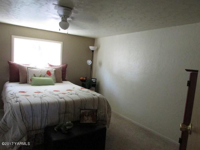 96802 West Good Road Prosser, WA 99350 - Photo 6 of 15 a bedroom with a bed and window