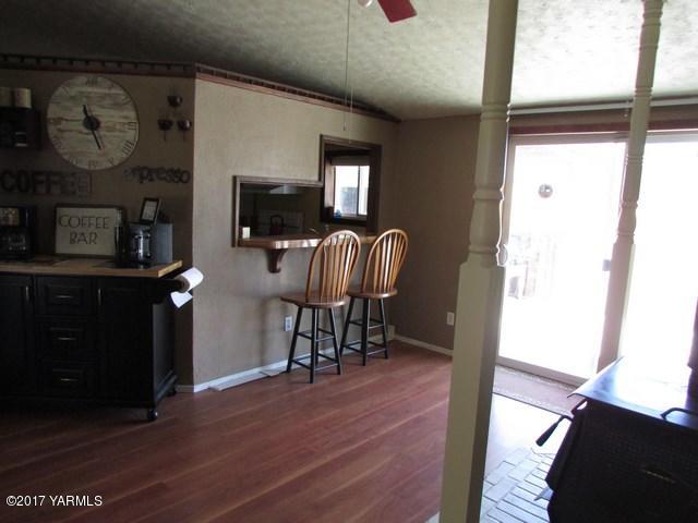 96802 West Good Road Prosser, WA 99350 - Photo 7 of 15 a living room with furniture and a window