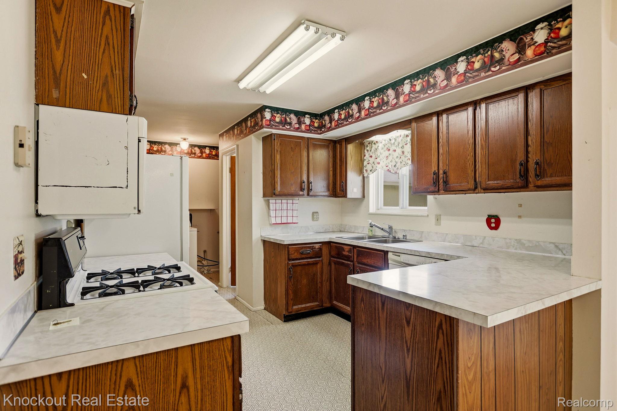 4585 Birch Run Road Millington, MI 48746 - Photo 15 of 59 13-web-or-mls-4585 Birch Run Rd Millington -13.jpg
