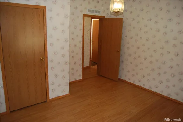 a view of empty room with window and ceiling fan