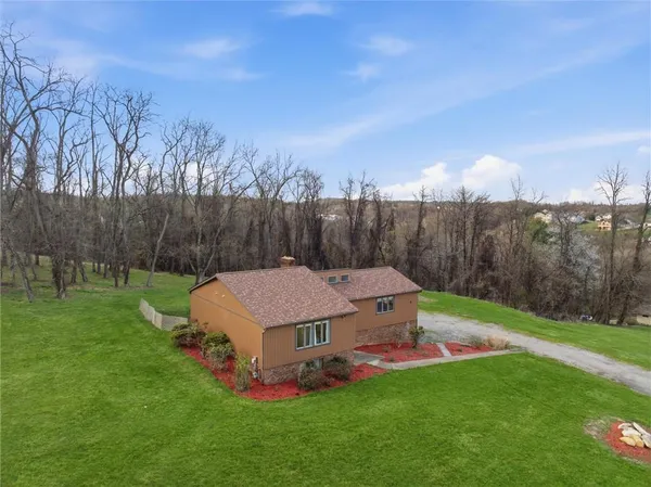 a view of a backyard with green space