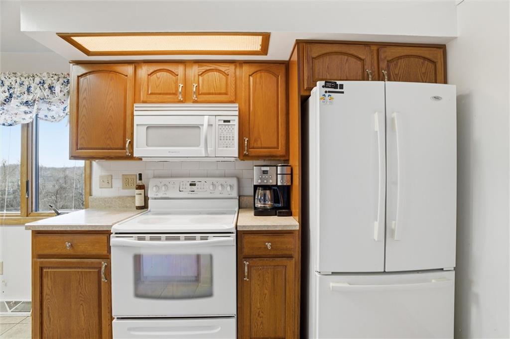 537 Lebanon School Road Belle Vernon, PA 15012 - Photo 14 of 48 a utility room with dryer and washer