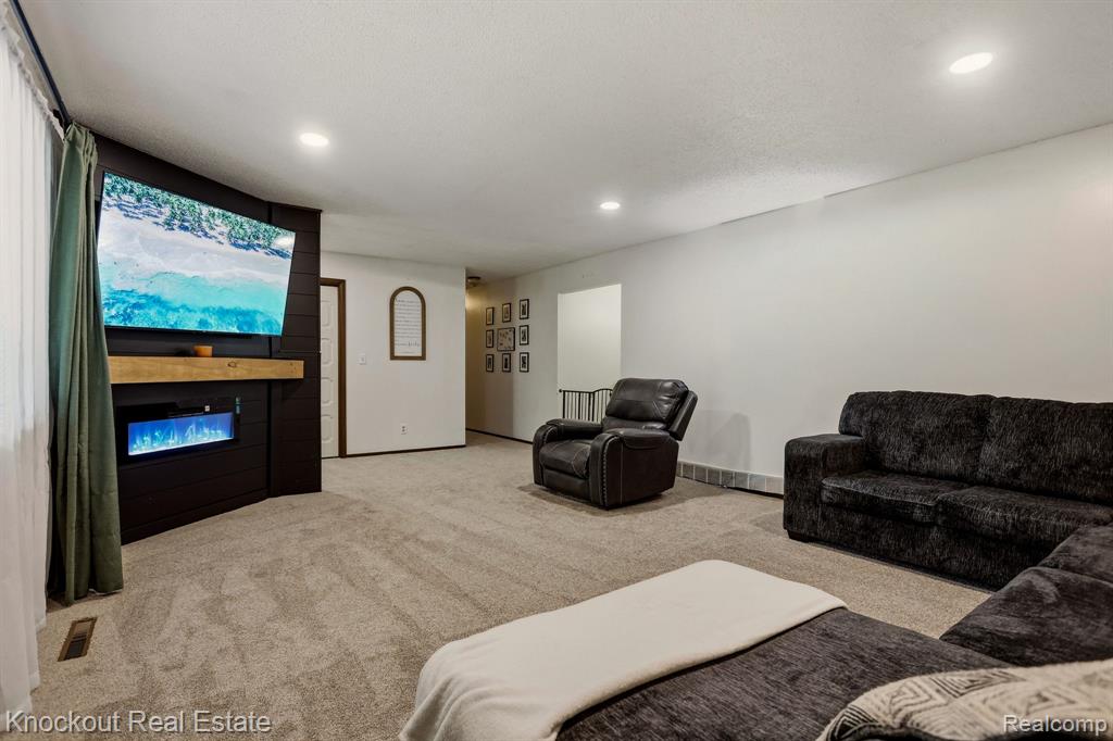 5330 Sheridan Road Saginaw, MI 48601 - Photo 12 of 40 Gallery Image 12