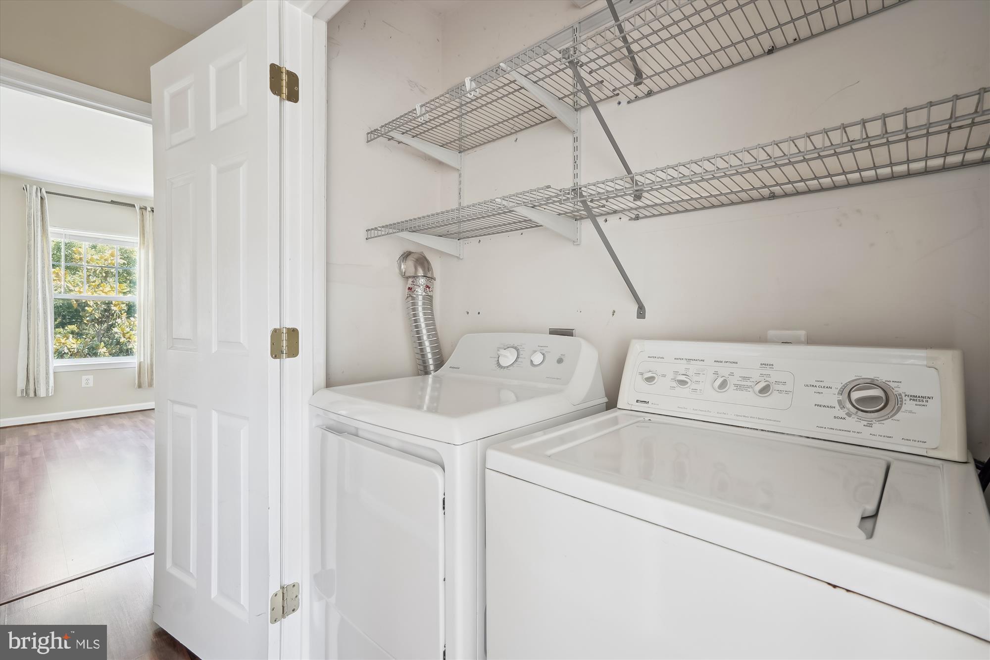 43774 Sunset Terrace Ashburn, VA 20147 - Photo 26 of 40 Washer Dryer