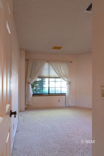 323 West Pilgrim Court Ridgecrest, CA 93555 - Photo 13 of 35 an empty room with windows