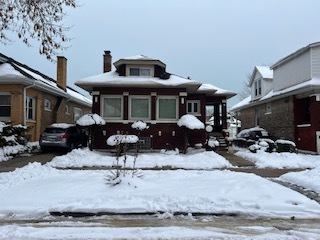 a view of a garage with a cycle