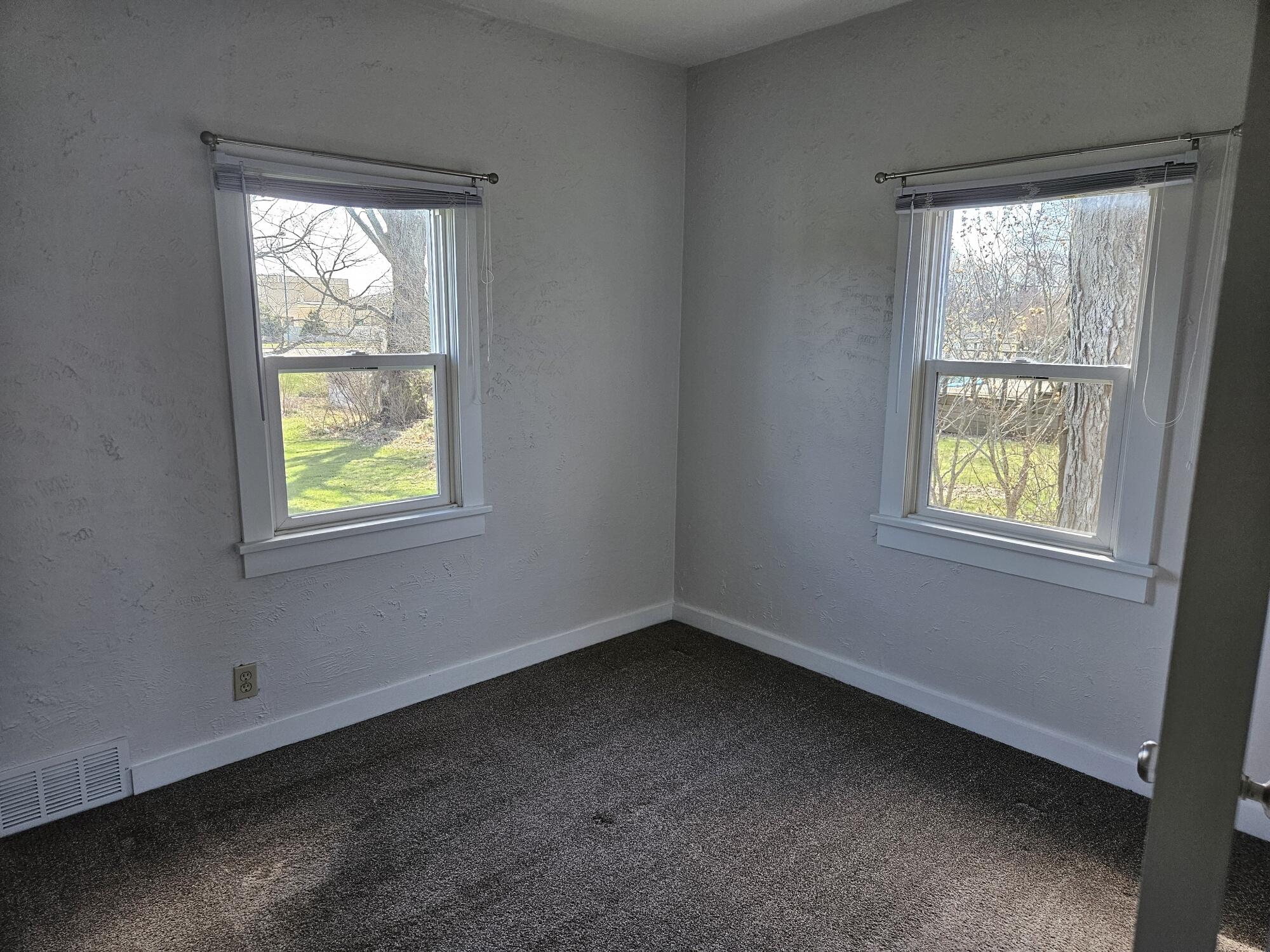 330 West Johnson Road La Porte, IN 46350 - Photo 11 of 20 2000x1500
