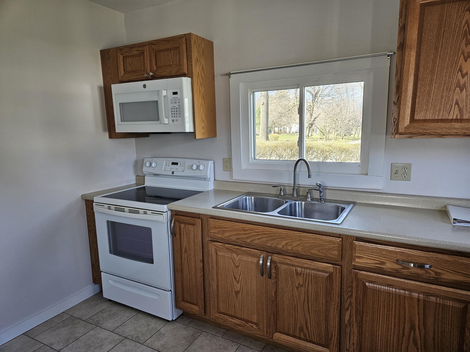 330 West Johnson Road La Porte, IN 46350 - Photo 5 of 20 2000x1500