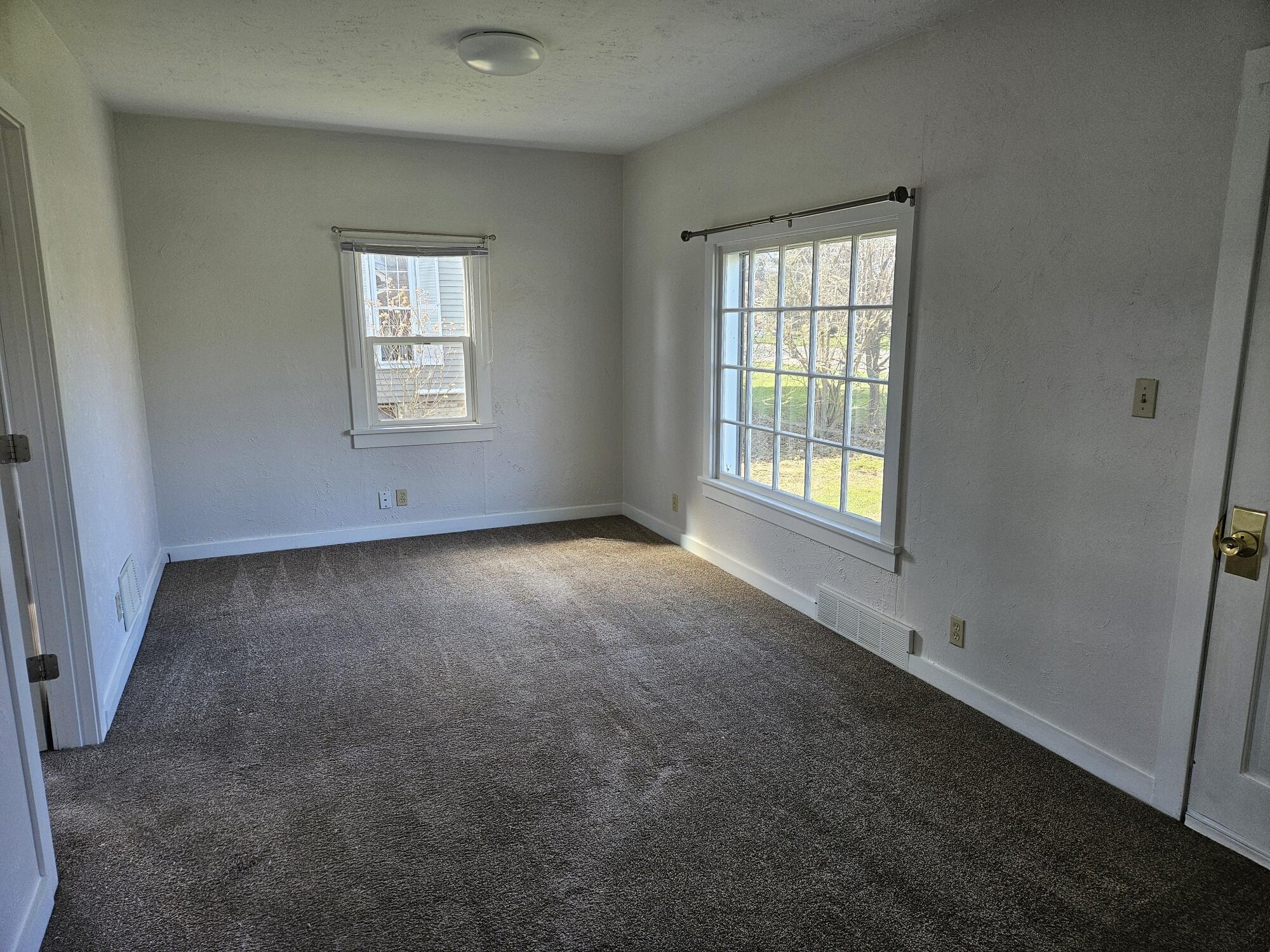 330 West Johnson Road La Porte, IN 46350 - Photo 9 of 20 2000x1500