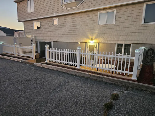 $2,200 | 152 Ocean Drive, Unit LOWR, Seabrook, NH 03874