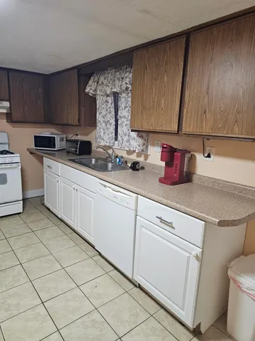 $2,200 | 152 Ocean Drive, Unit LOWR, Seabrook, NH 03874