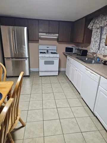 $2,200 | 152 Ocean Drive, Unit LOWR, Seabrook, NH 03874